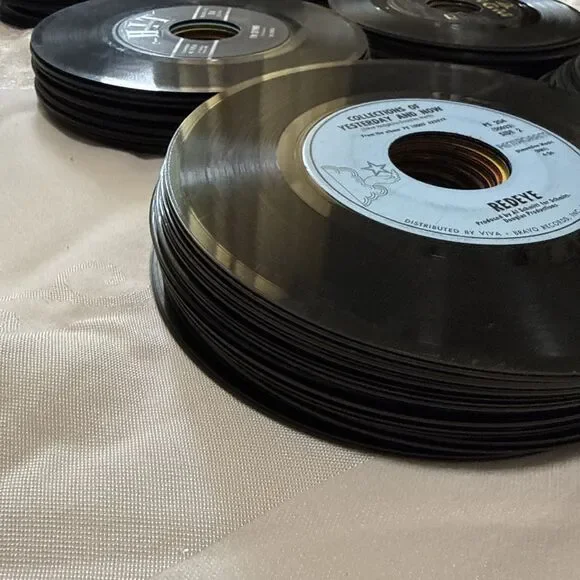 Lot of 100 Vintage 7" Vinyl Records 45 RPM Singles Crafts Decor Projects - Picture 7 of 9
